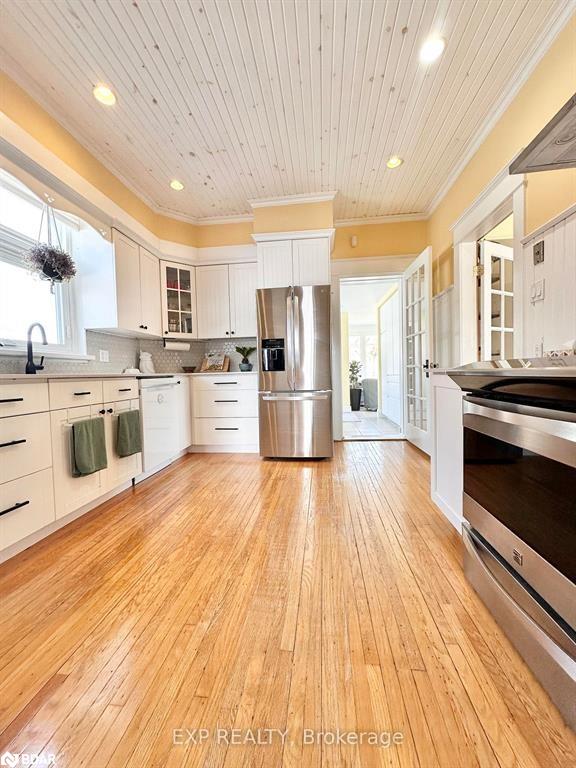 12 Elizabeth Street W Property Photo 9