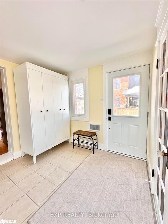12 Elizabeth Street W Property Photo 13