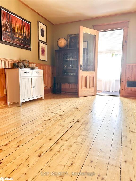 12 Elizabeth Street W Property Photo 18
