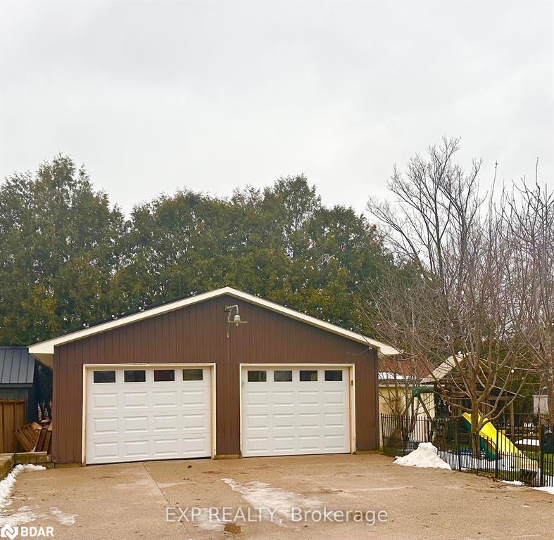 12 Elizabeth Street W Property Photo 23