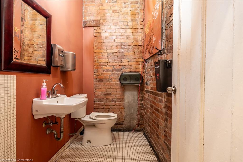 197 James Street N Property Photo 38