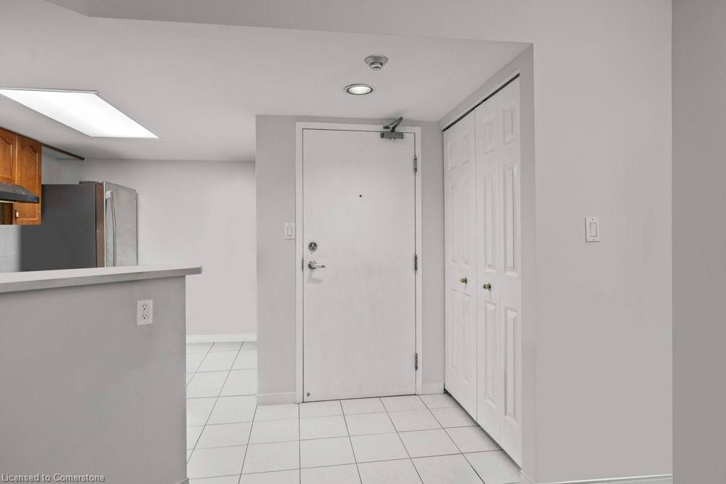 210-3499 Upper Middle Road Property Photo 11