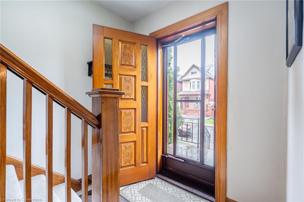 204 Emerald Street N Property Photo 4