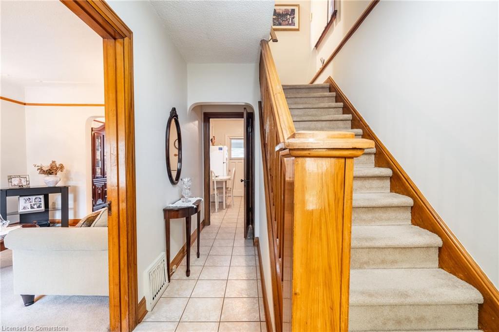 204 Emerald Street N Property Photo 5