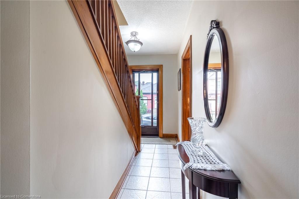 204 Emerald Street N Property Photo 6
