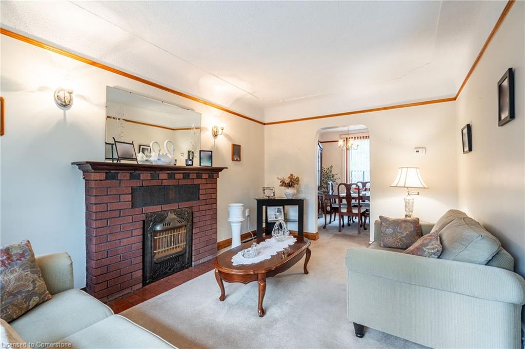 204 Emerald Street N Property Photo 7