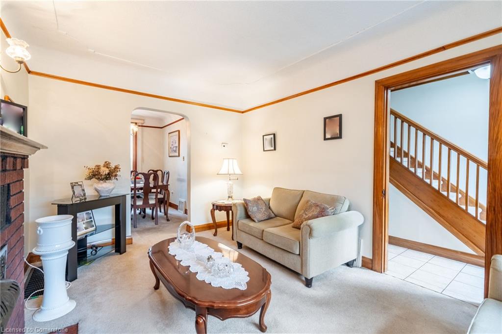 204 Emerald Street N Property Photo 8