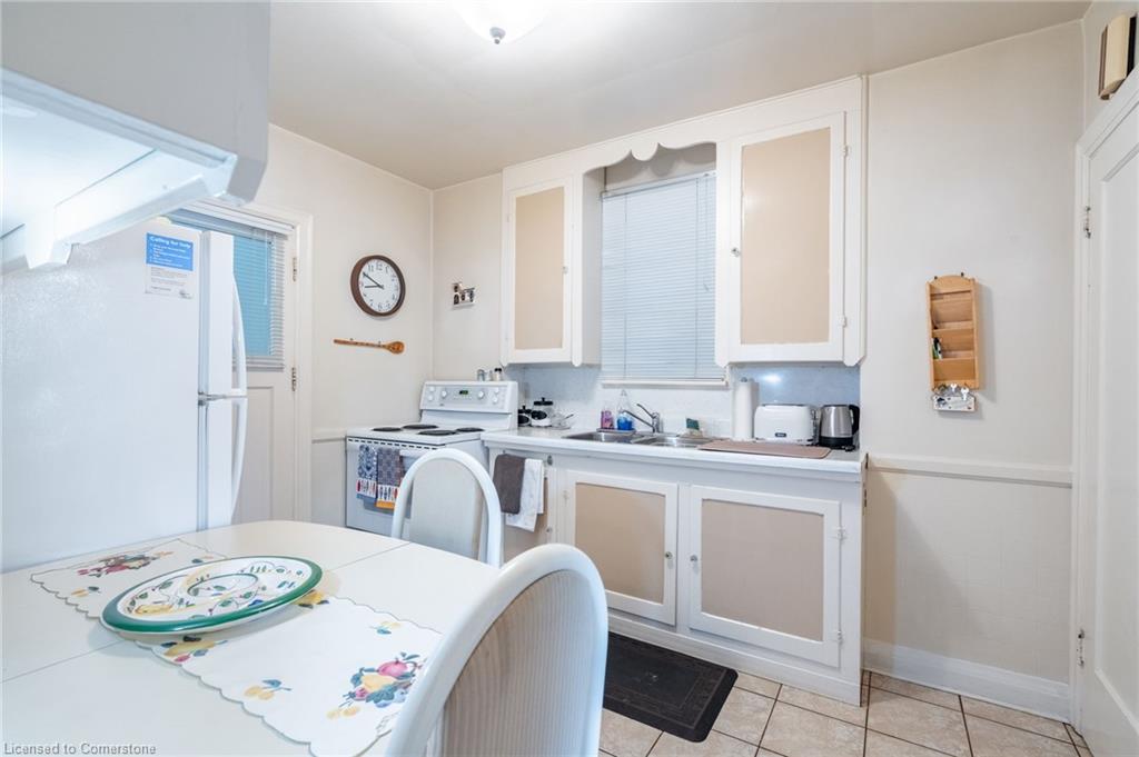204 Emerald Street N Property Photo 14