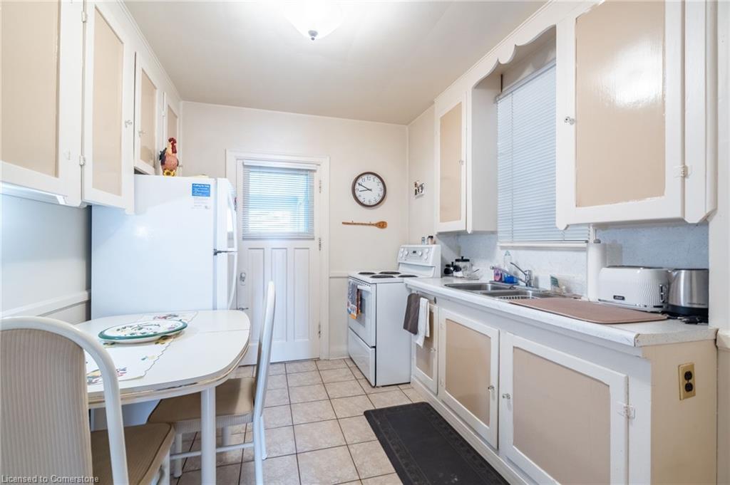 204 Emerald Street N Property Photo 15