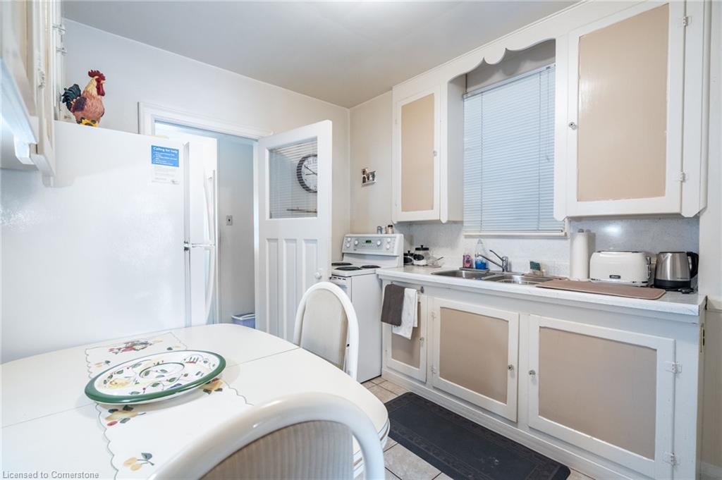 204 Emerald Street N Property Photo 22