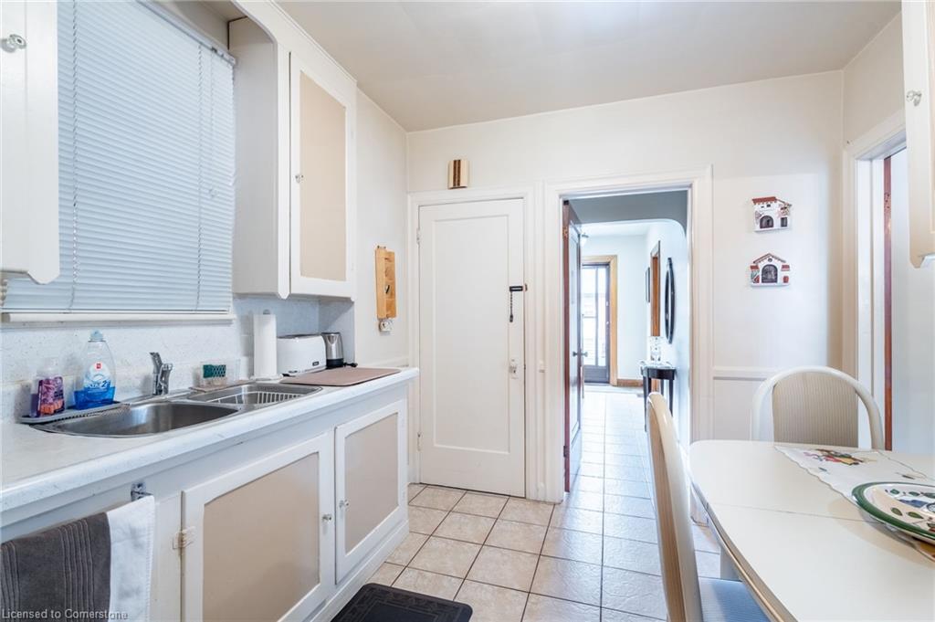 204 Emerald Street N Property Photo 23