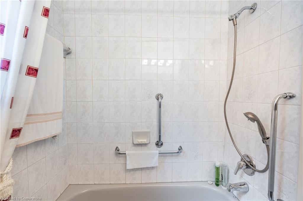 204 Emerald Street N Property Photo 28