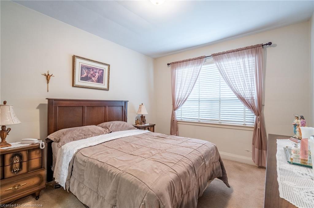 204 Emerald Street N Property Photo 31