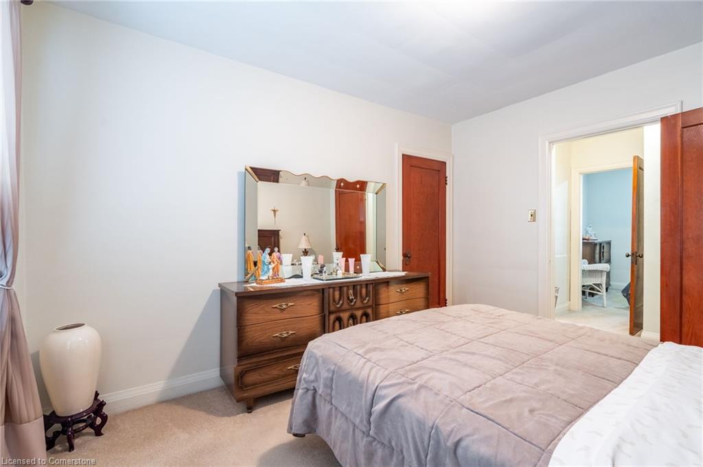 204 Emerald Street N Property Photo 32