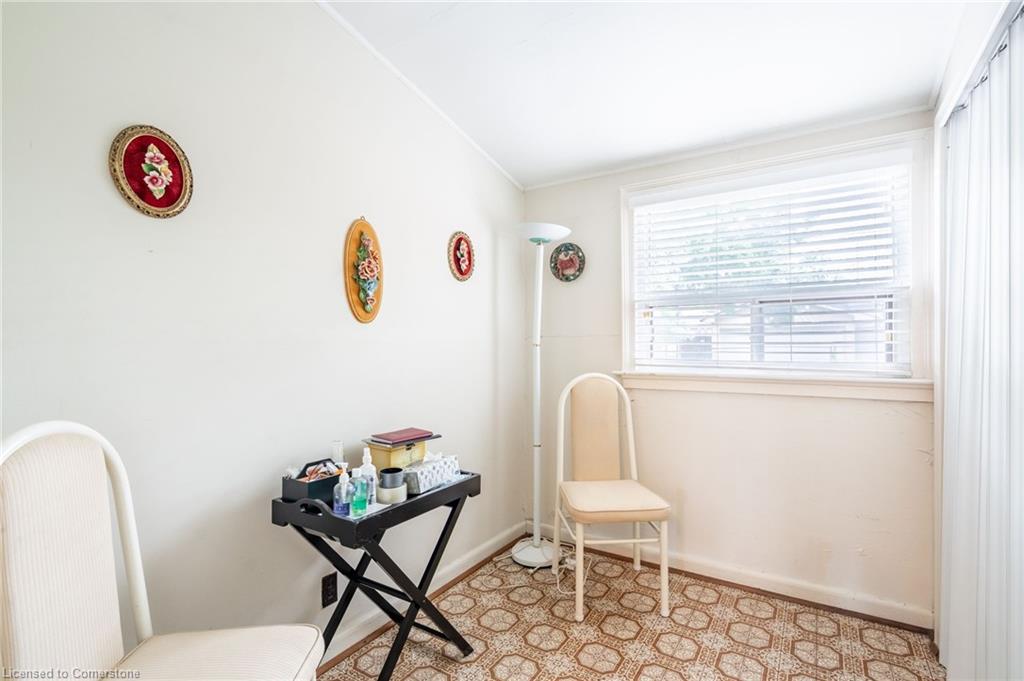 204 Emerald Street N Property Photo 33