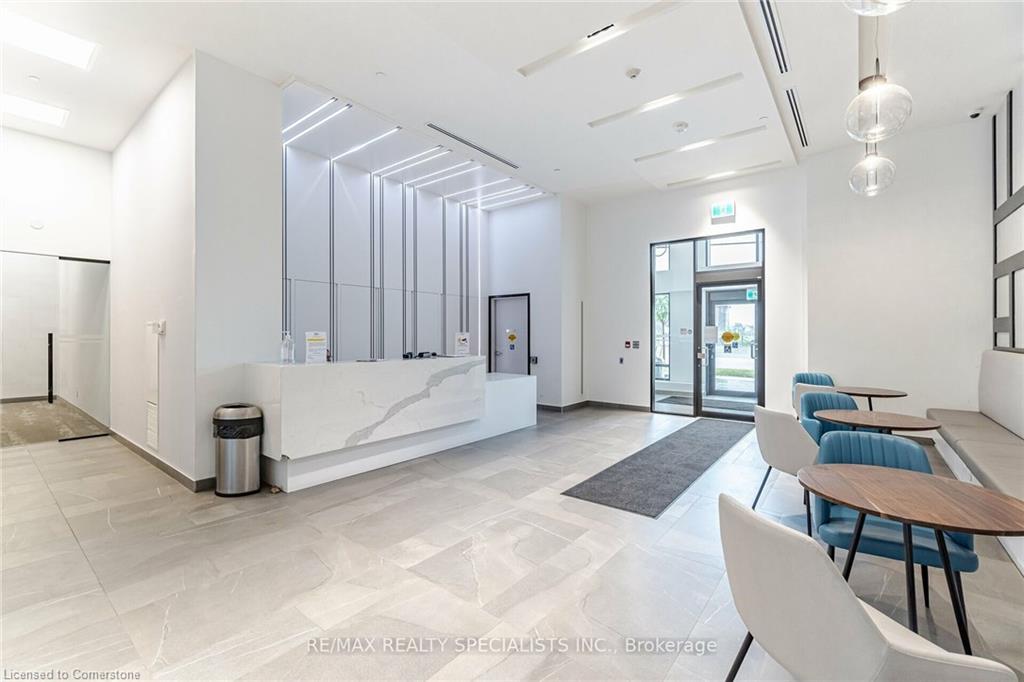 108-681 Yonge Street Property Photo 4
