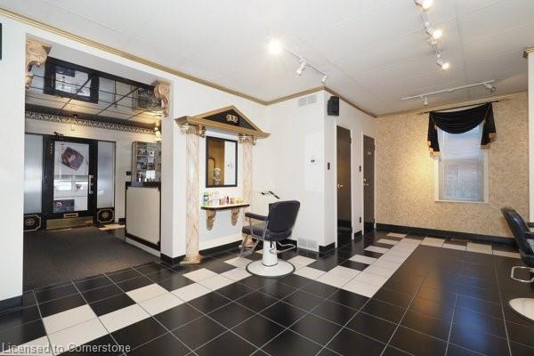 64 Francis Street N Property Photo 7