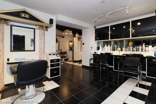 64 Francis Street N Property Photo 10