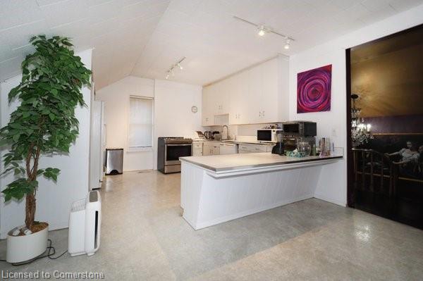 64 Francis Street N Property Photo 13