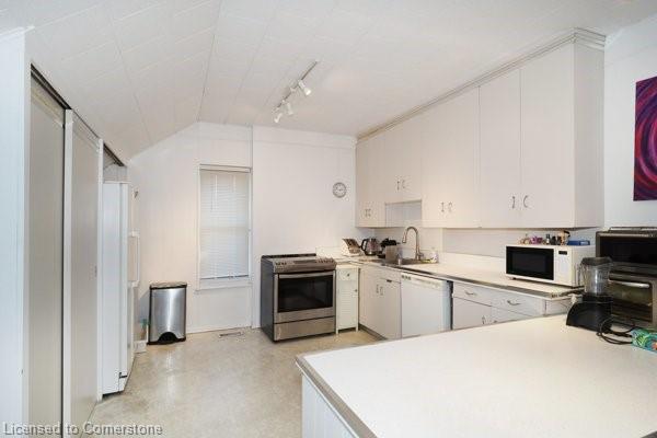 64 Francis Street N Property Photo 14