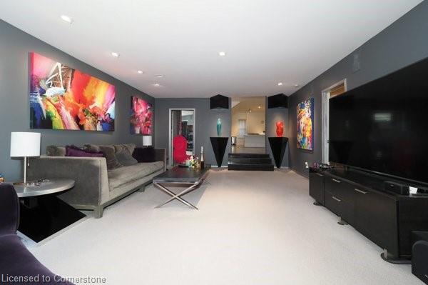 64 Francis Street N Property Photo 15