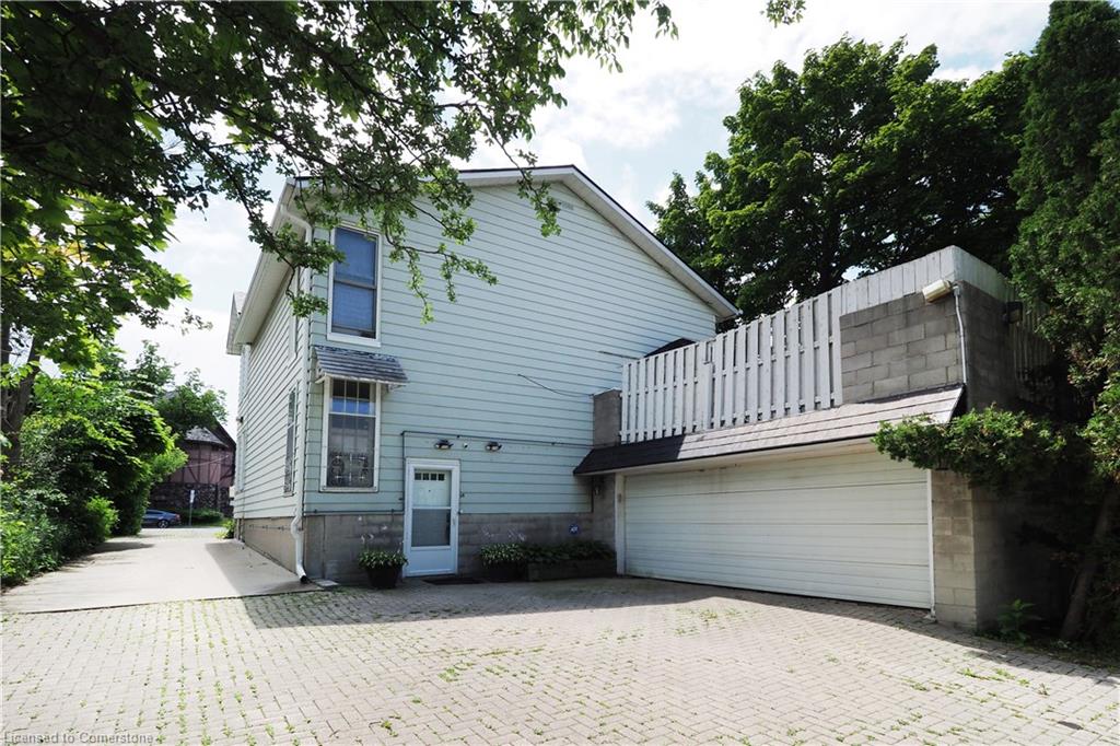 64 Francis Street N Property Photo 22