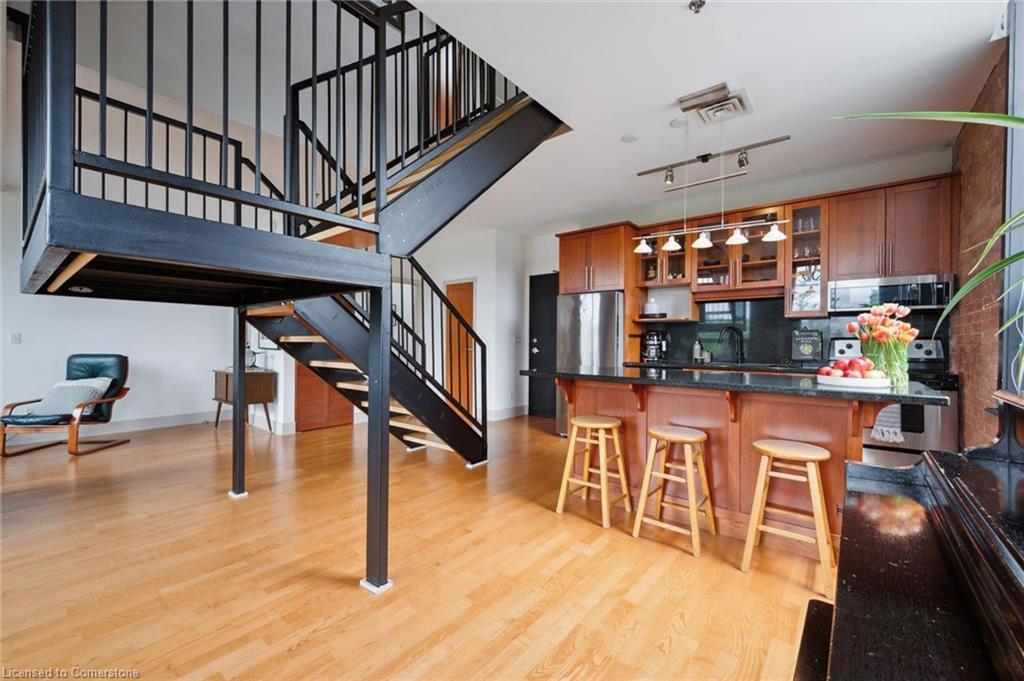 326-26 Ontario Street Property Photo 17