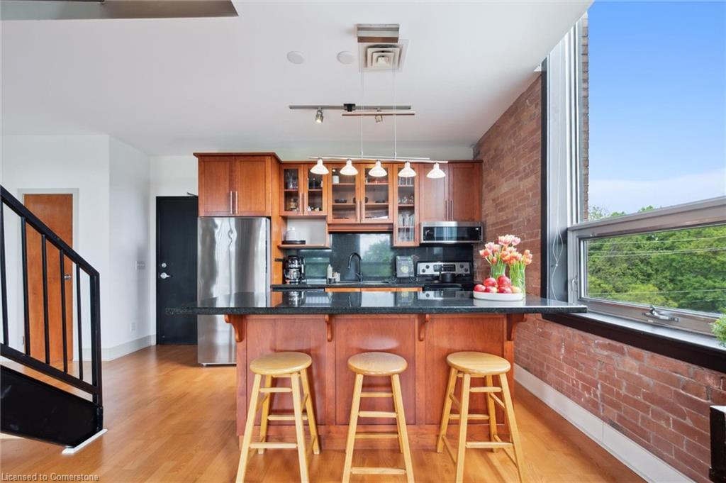 326-26 Ontario Street Property Photo 18