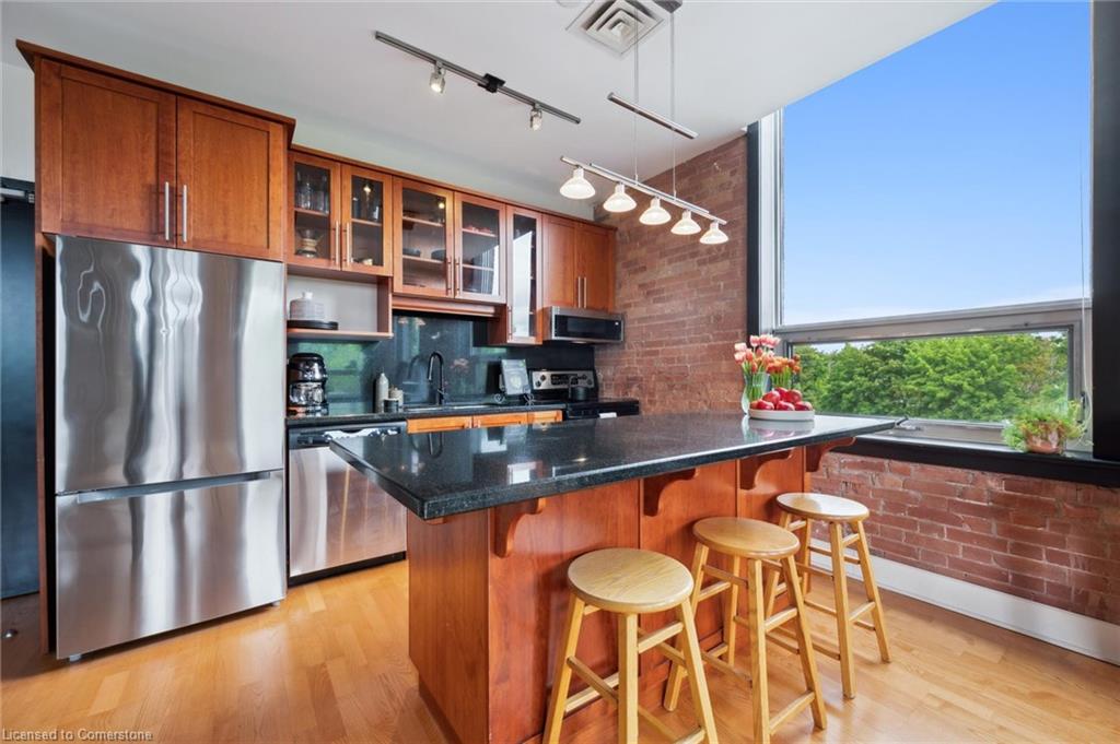 326-26 Ontario Street Property Photo 19