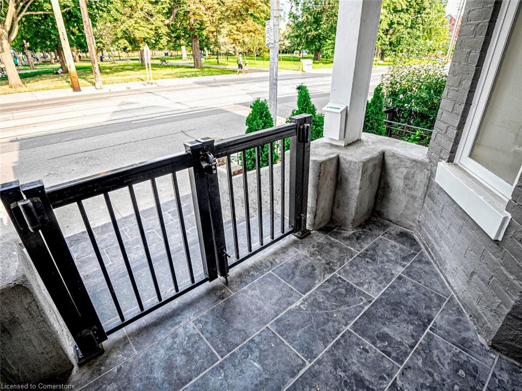 290 Bathurst Street Property Photo 3