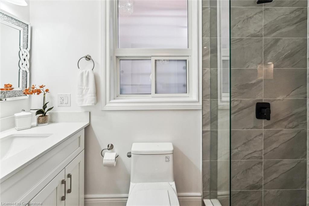 290 Bathurst Street Property Photo 16