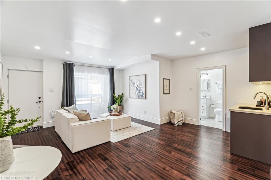 290 Bathurst Street Property Photo 18