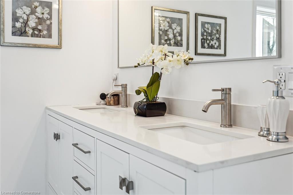 290 Bathurst Street Property Photo 25