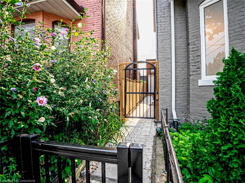 290 Bathurst Street Property Photo 36
