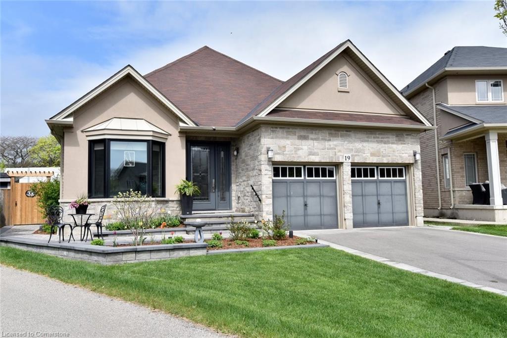 19 Dyment Court Property Photo 1