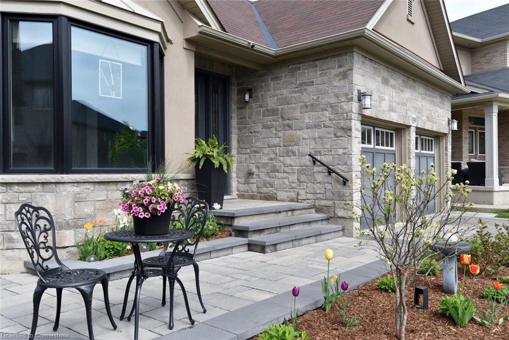 19 Dyment Court Property Photo 2