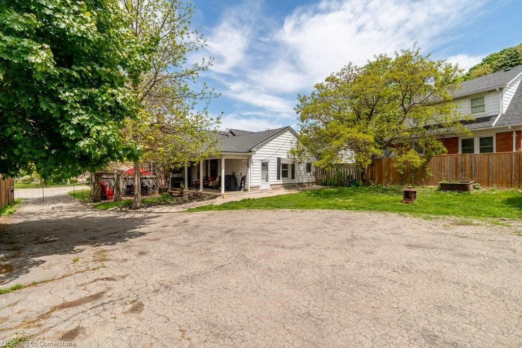 31 Bruce Street Property Photo 32