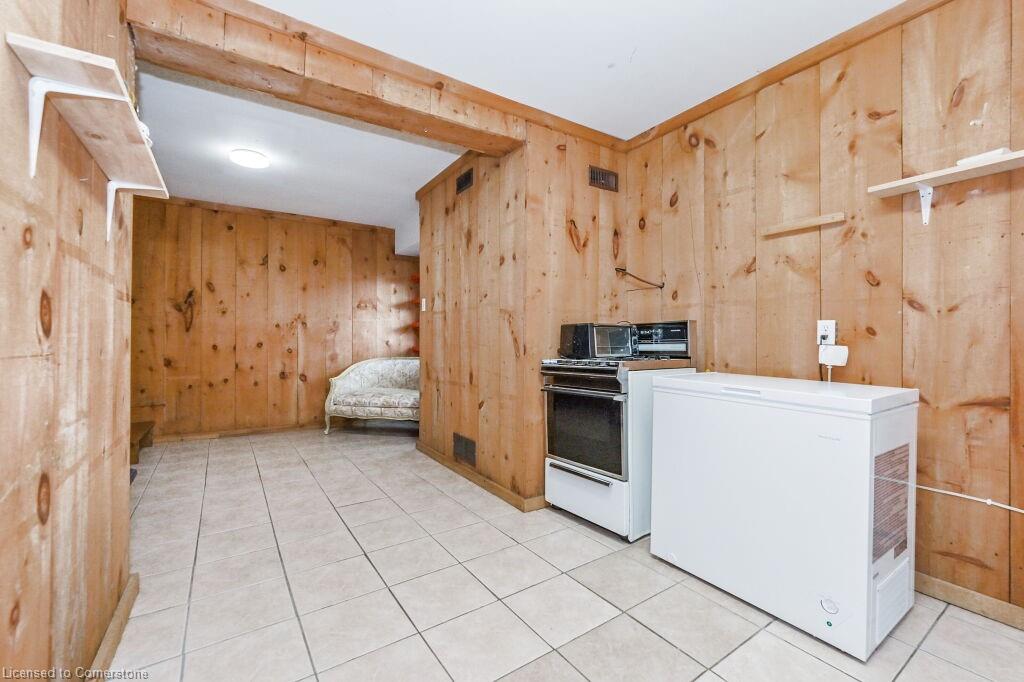 180 Union Street W Property Photo 44