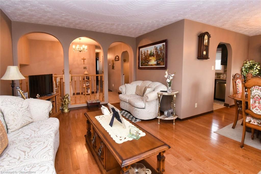 18 Villa Court Property Photo 5