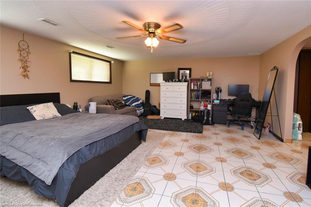 18 Villa Court Property Photo 14