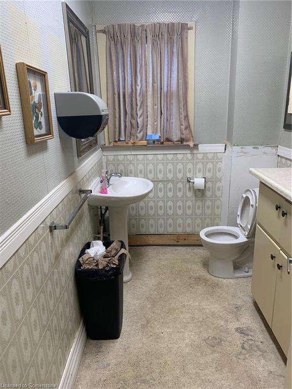 7 Welland Avenue Property Photo 13