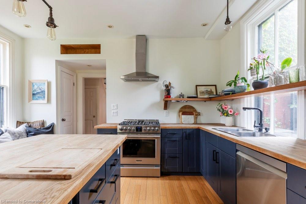 115 Locke Street N Property Photo 21