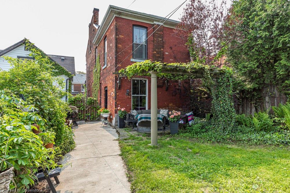115 Locke Street N Property Photo 38