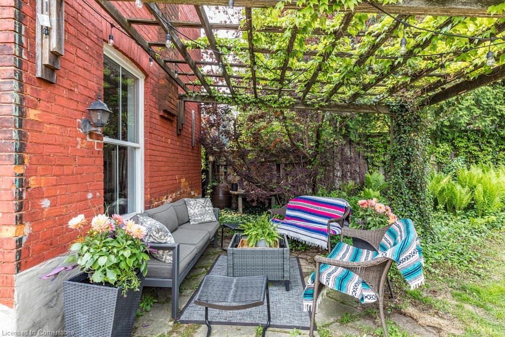115 Locke Street N Property Photo 39