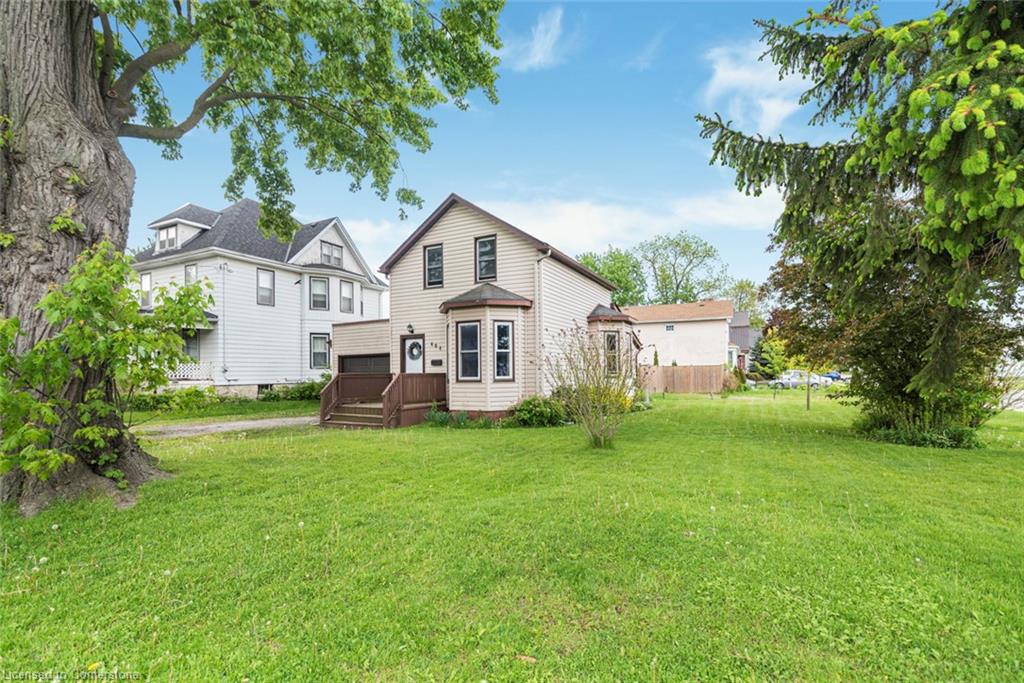 404 Alder Street E Property Photo 1