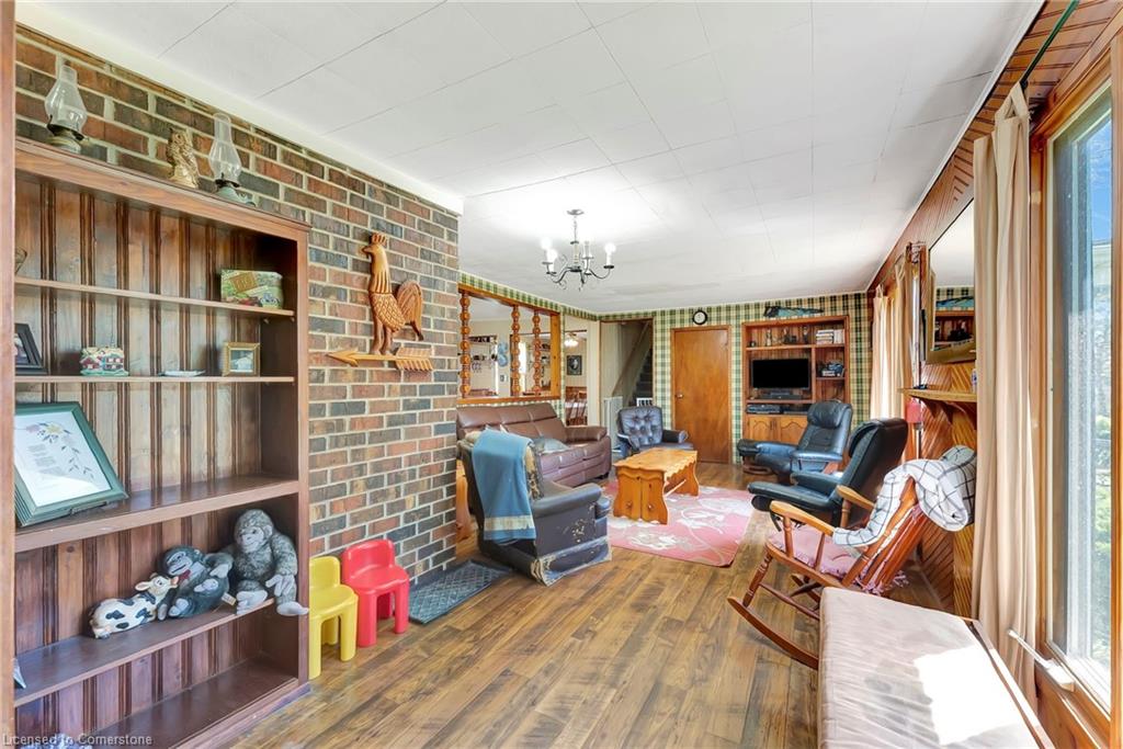 689 Sheffield Road Property Photo 9