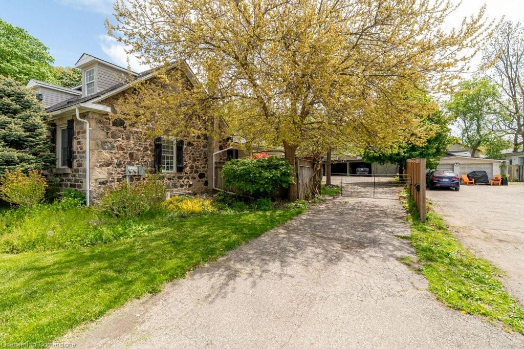 31 Bruce Street Property Photo 30
