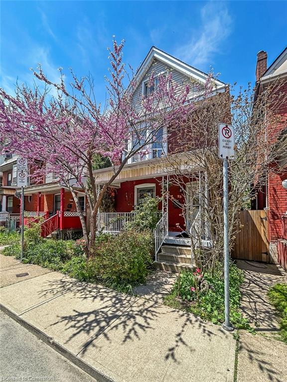 23 Fairleigh Avenue N Property Photo 1