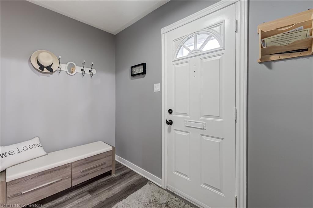 2825 Gananoque Drive Property Photo 3