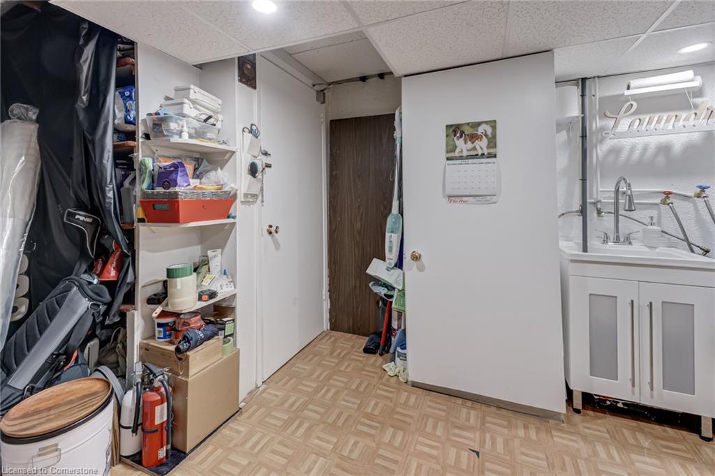 2825 Gananoque Drive Property Photo 32